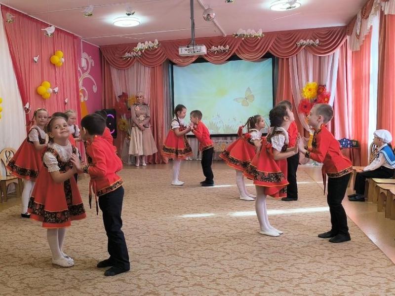Праздник к 8 марта в группе № 2