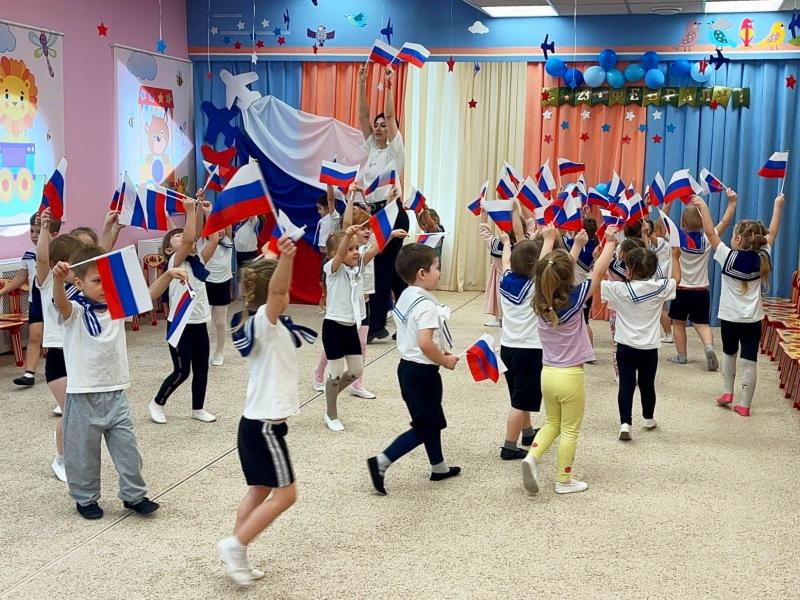 Музыкально-спортивное развлечение к 23 февраля в группе № 2