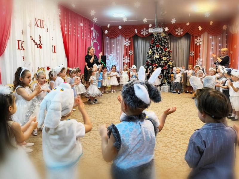 Новогодний праздник в группе № 3