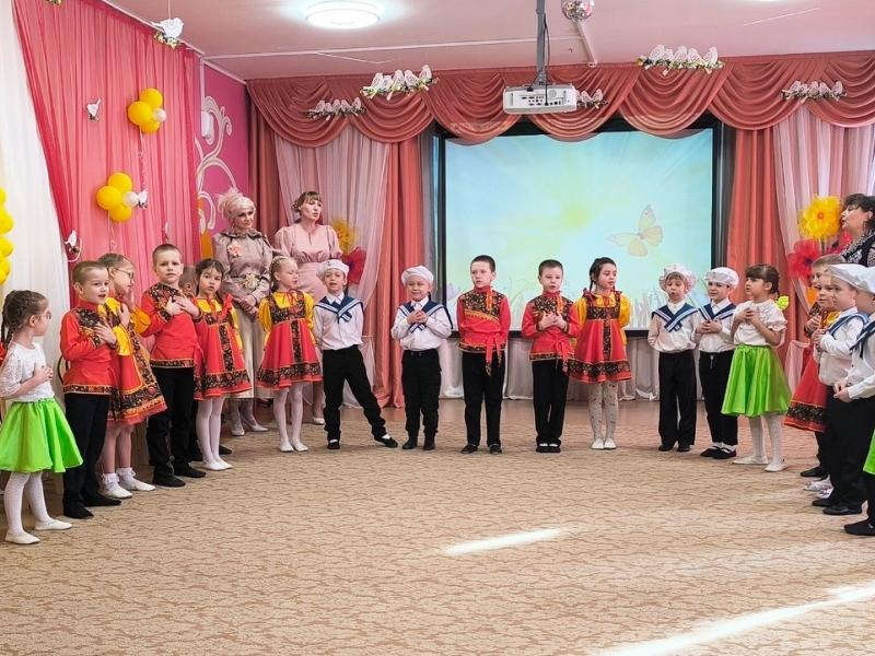 Праздник к 8 марта в группе № 1