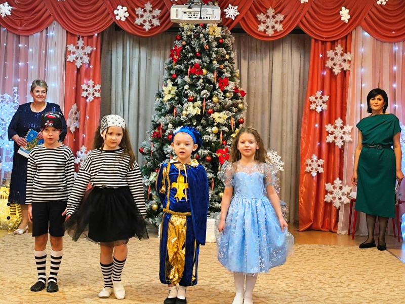 Новогодний праздник в группе № 7