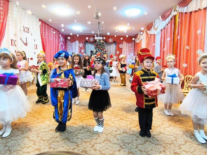 Новогодний праздник в группе № 7