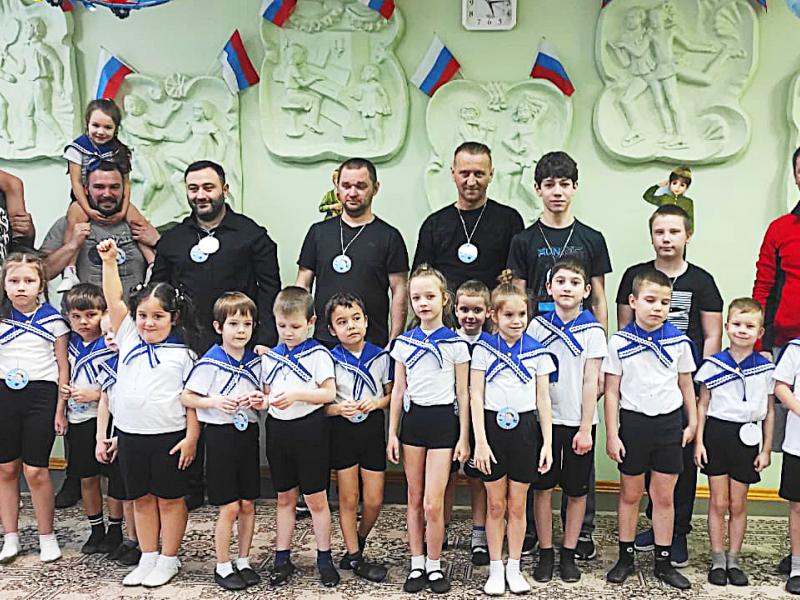 Спортивное развлечение к 23 февраля в группах № 1 и 2