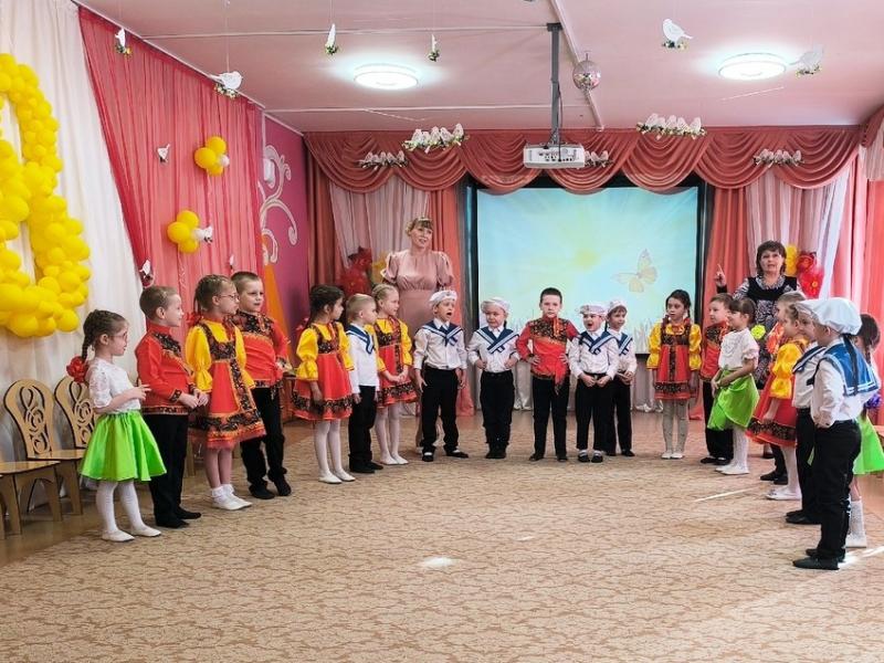 Праздник к 8 марта в группе № 1