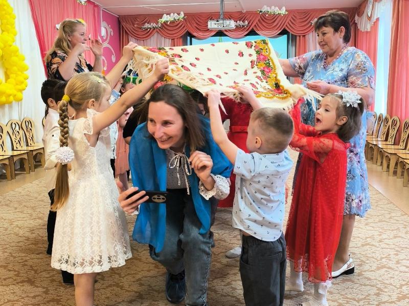 Праздник к 8 марта в группе № 5