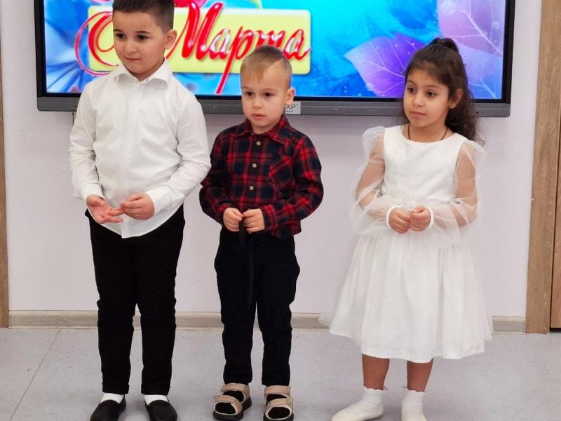 Праздник к 8 марта в группе № 5