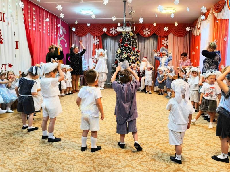 Новогодний праздник в группе № 3