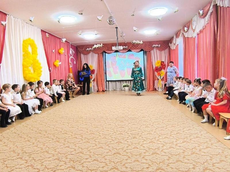 Праздник к 8 марта в группе № 5