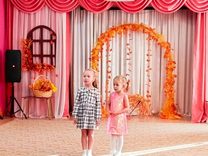 Осенний утренник в группах № 4 и 8