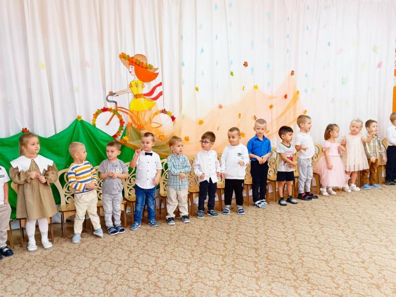 Осенний утренник в группах № 4 и 8