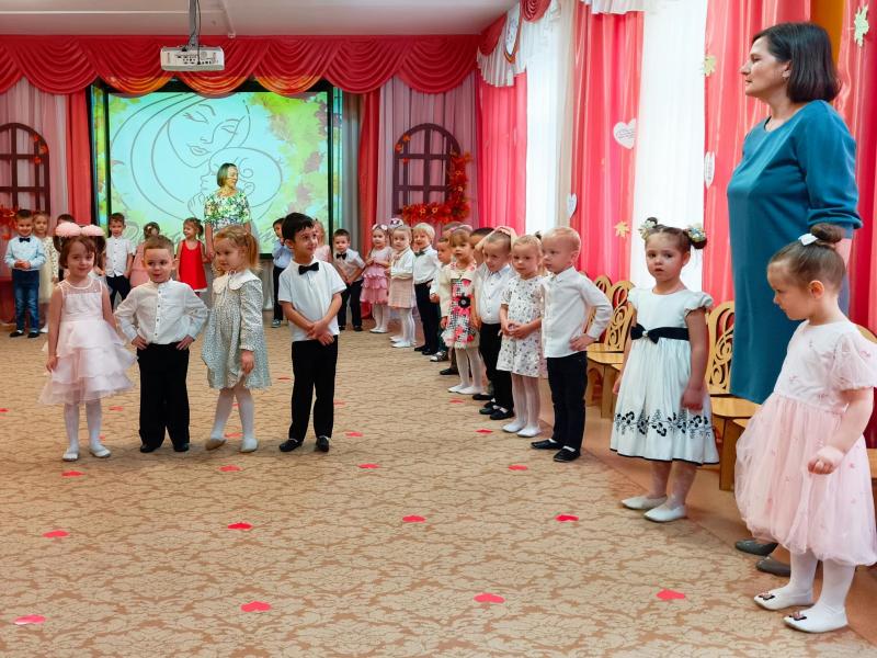 День матери в средней группе № 9