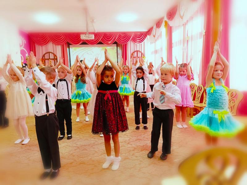 День матери в подготовительной к школе группе № 7