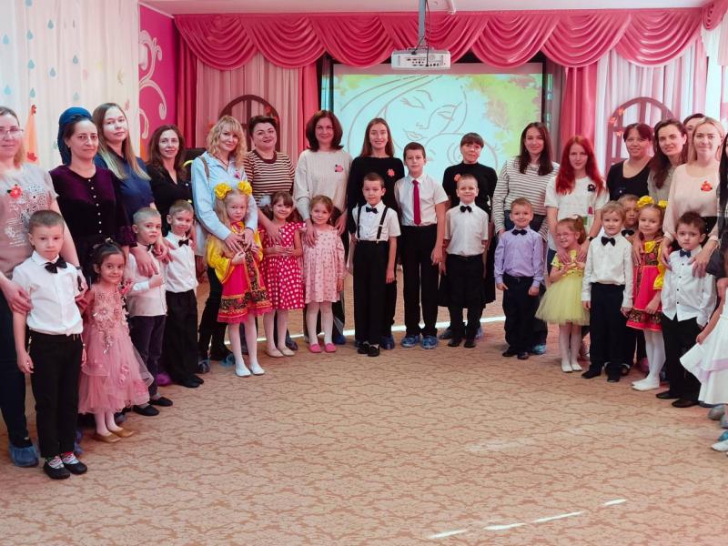 День матери в группах компенсирующей направленности № 1 и 2