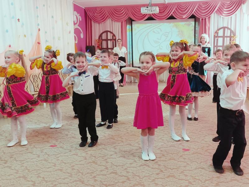 День матери в группах компенсирующей направленности № 1 и 2