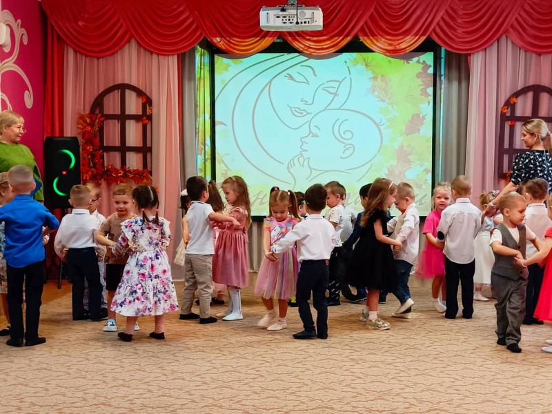 День матери в средней группе № 4