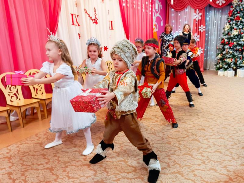 Новогодний праздник в группе № 2