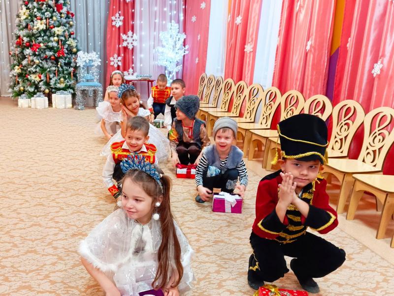 Новогодний праздник в группе № 2