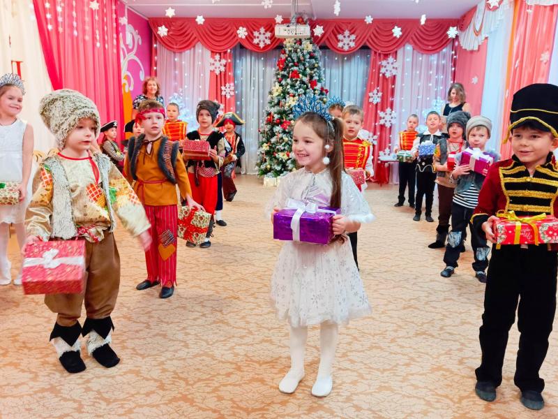 Новогодний праздник в группе № 2