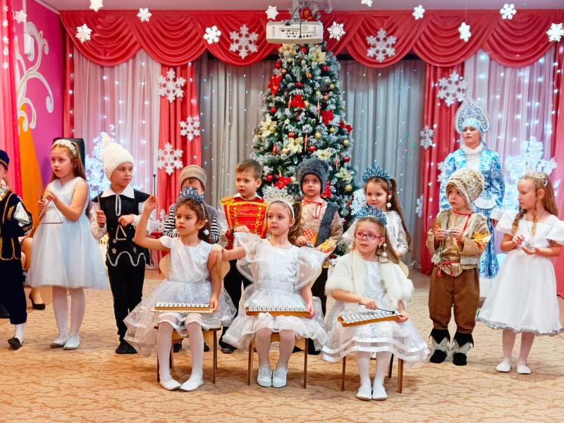 Новогодний праздник в группе № 2