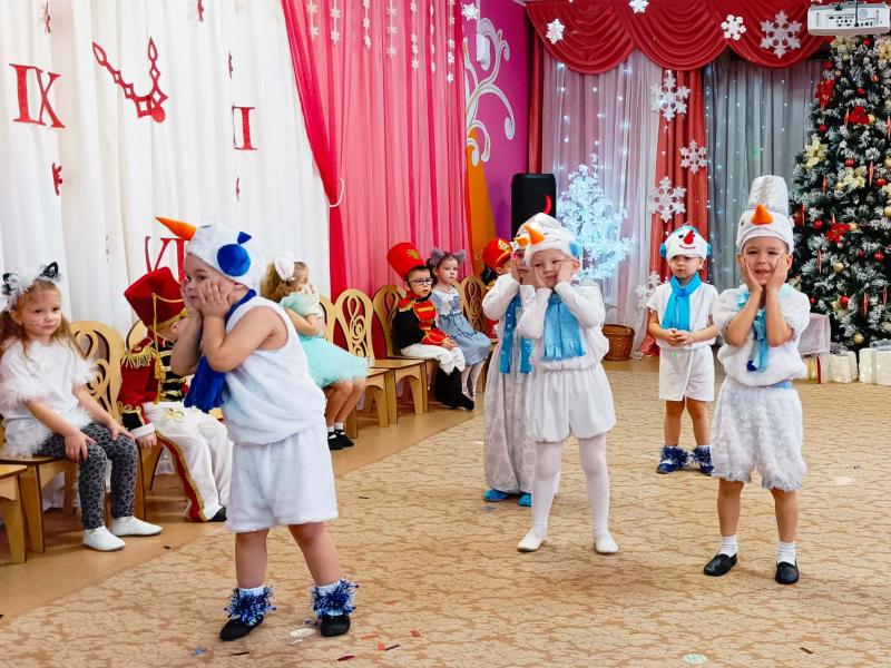 Новогодний праздник в группе № 4