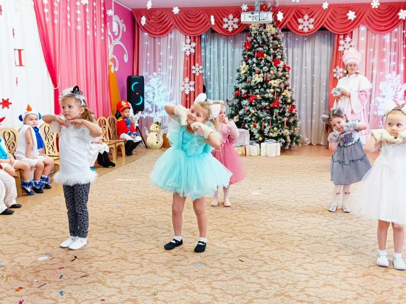 Новогодний праздник в группе № 4
