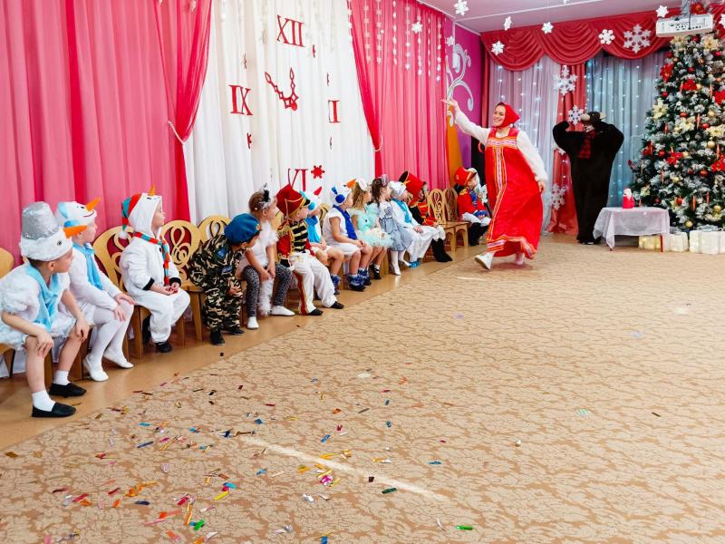 Новогодний праздник в группе № 4