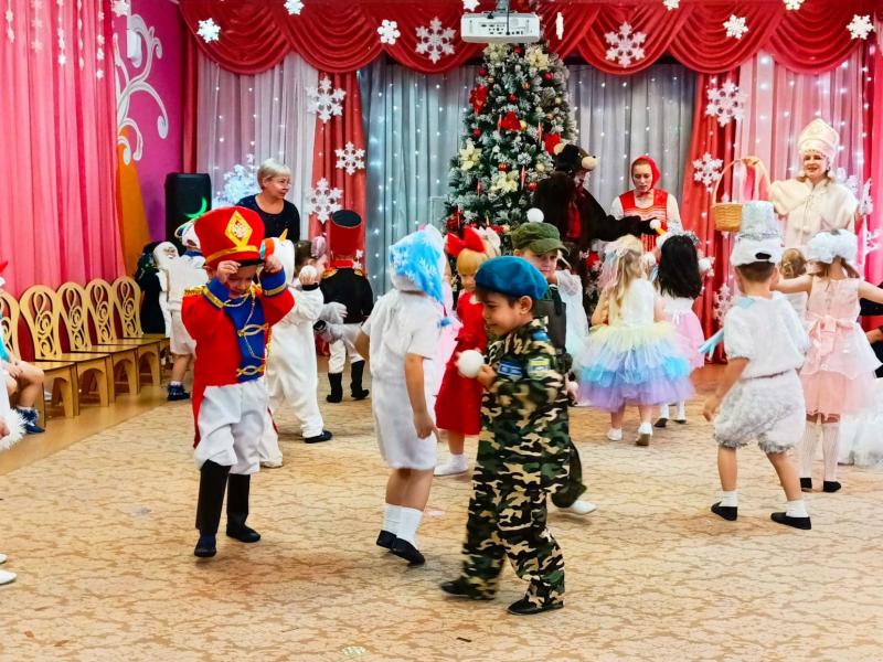 Новогодний праздник в группе № 4