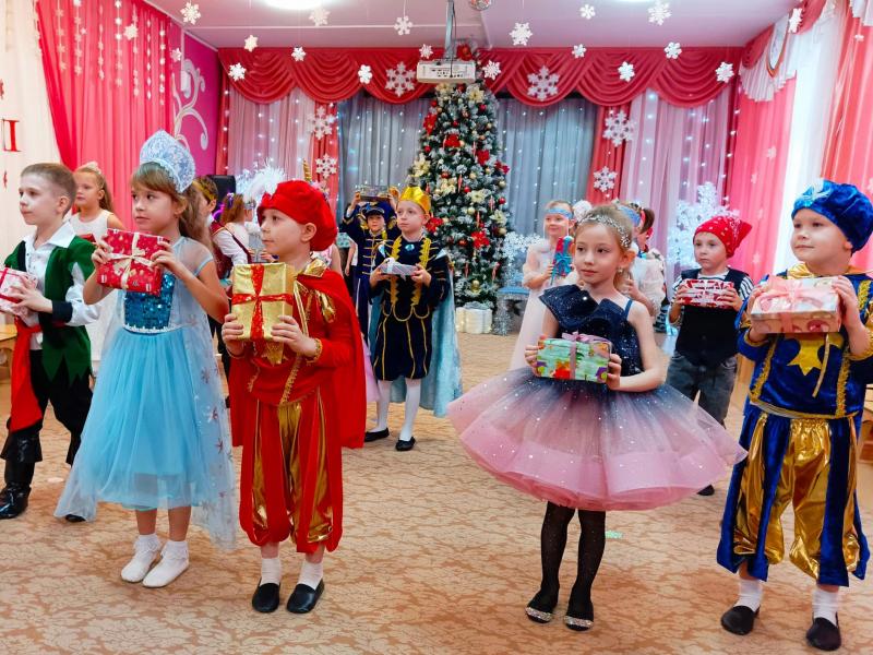 Новогодний праздник в группе № 11