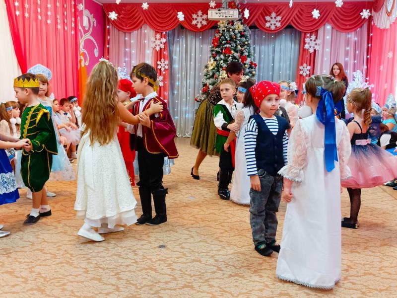 Новогодний праздник в группе № 11