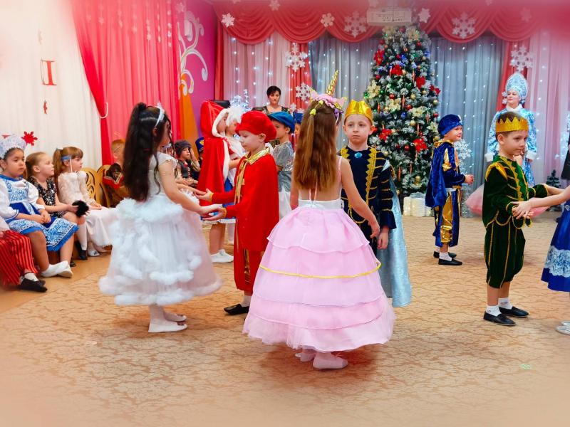 Новогодний праздник в группе № 11