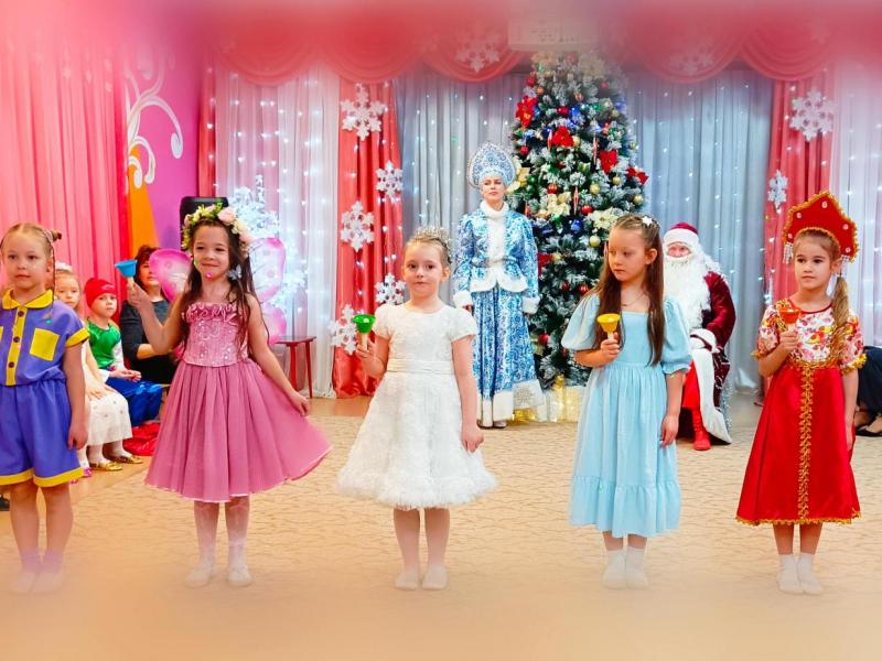 Новогодний праздник в группе № 12