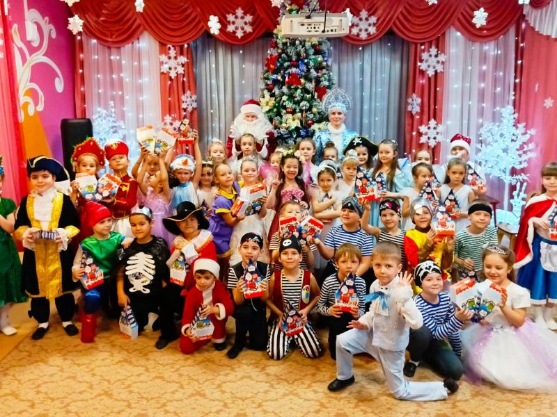 Новогодний праздник в группе № 12