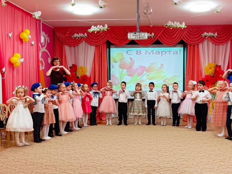 Праздник к 8 марта в группе № 6