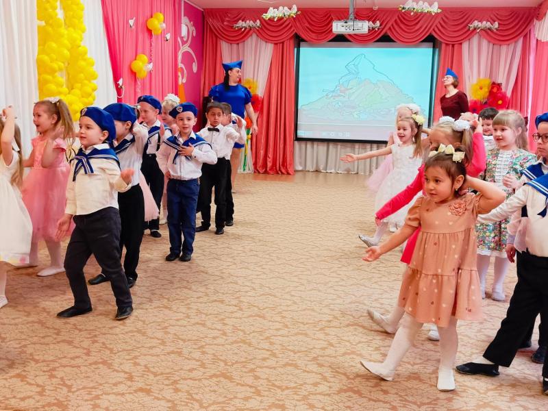 Праздник к 8 марта в группе № 6