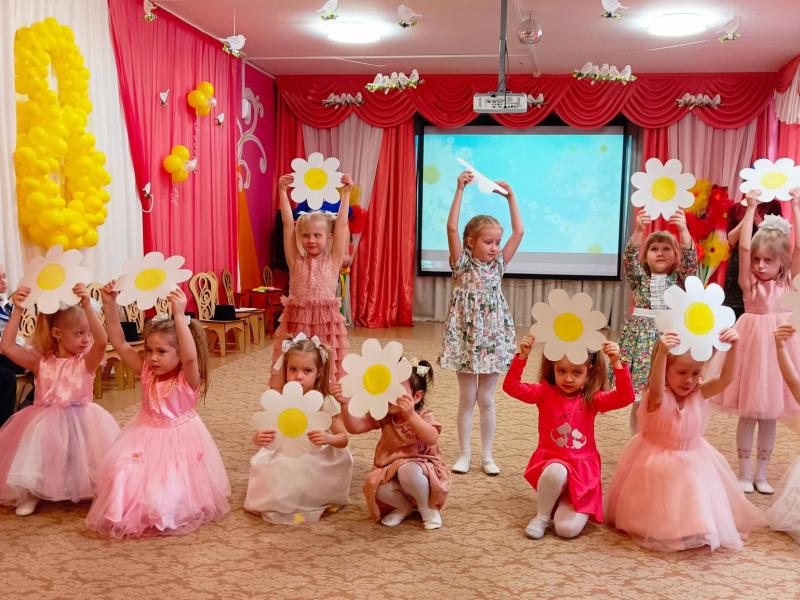 Праздник к 8 марта в группе № 6