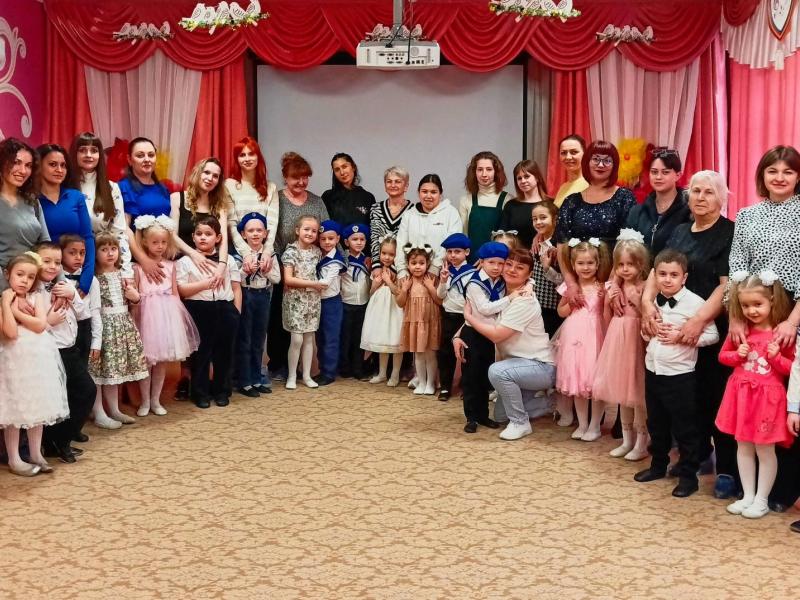 Праздник к 8 марта в группе № 6
