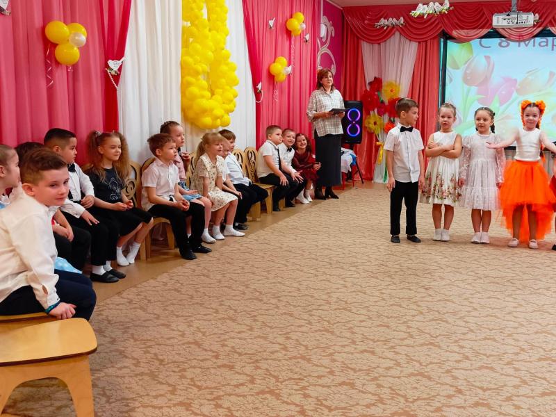 Праздник к 8 марта в группе № 12
