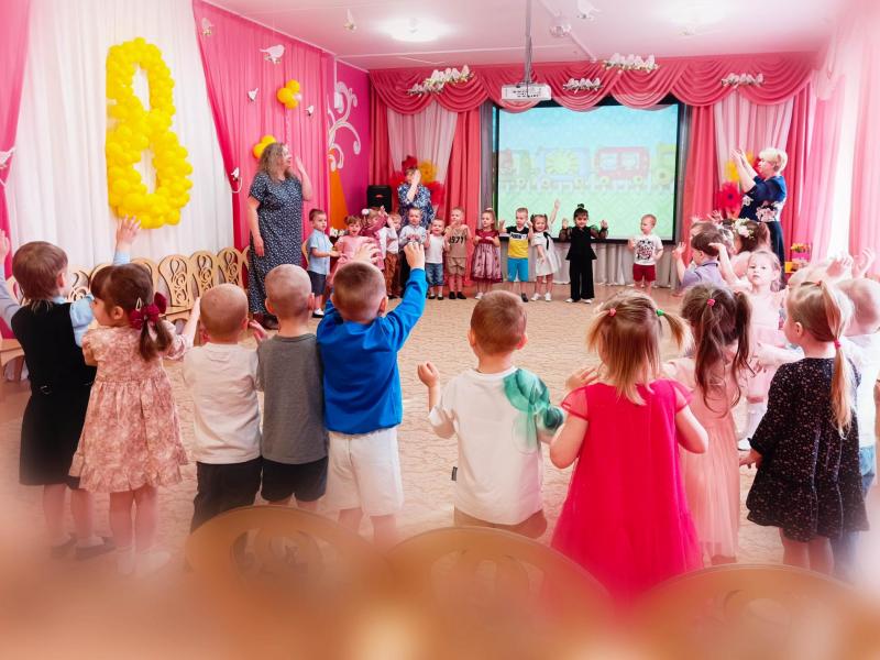 Праздник к 8 марта в группе № 3
