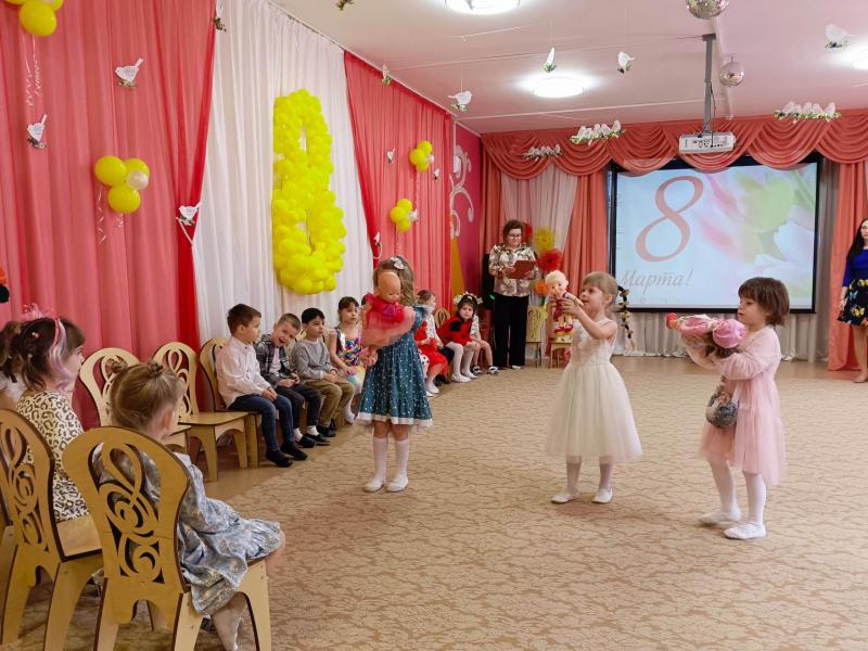 Праздник к 8 марта в группе № 8
