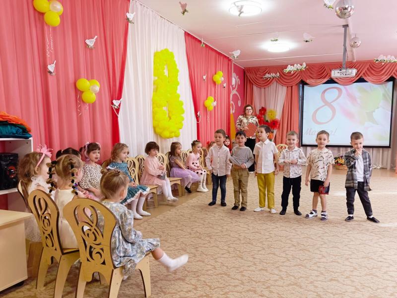 Праздник к 8 марта в группе № 8