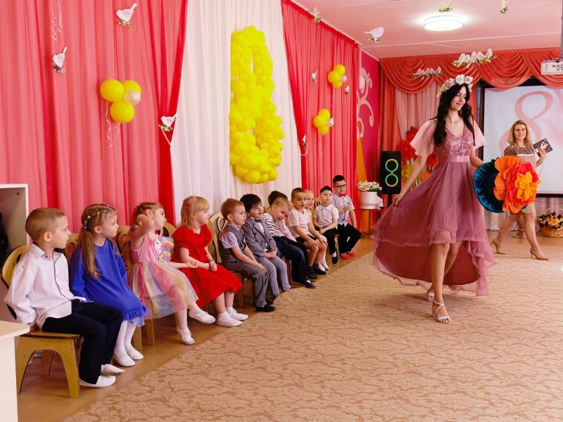 Праздник к 8 марта в группе № 4