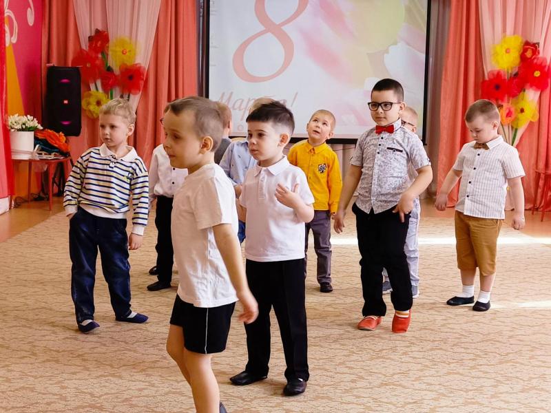 Праздник к 8 марта в группе № 4