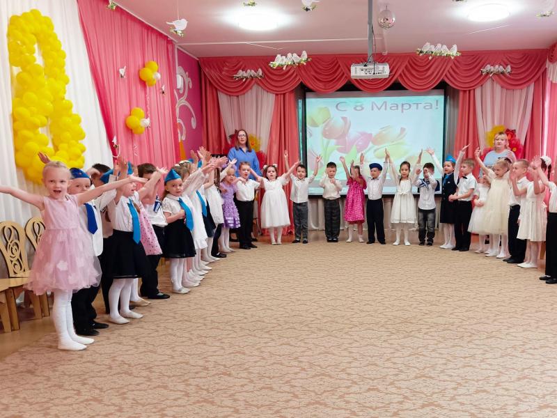 Праздник к 8 марта в группе № 10