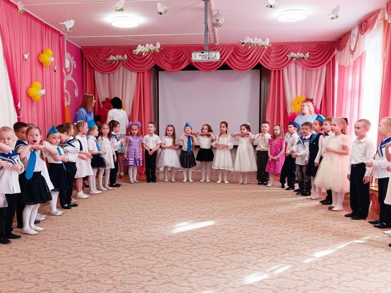 Праздник к 8 марта в группе № 10