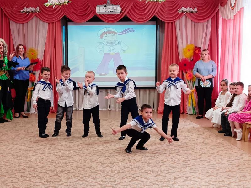 Праздник к 8 марта в группе № 10