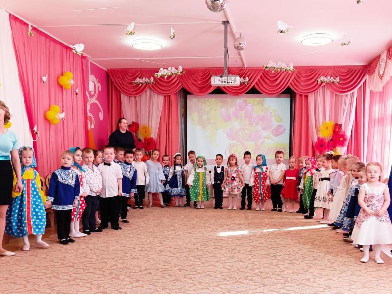 Праздник к 8 марта в группе № 9