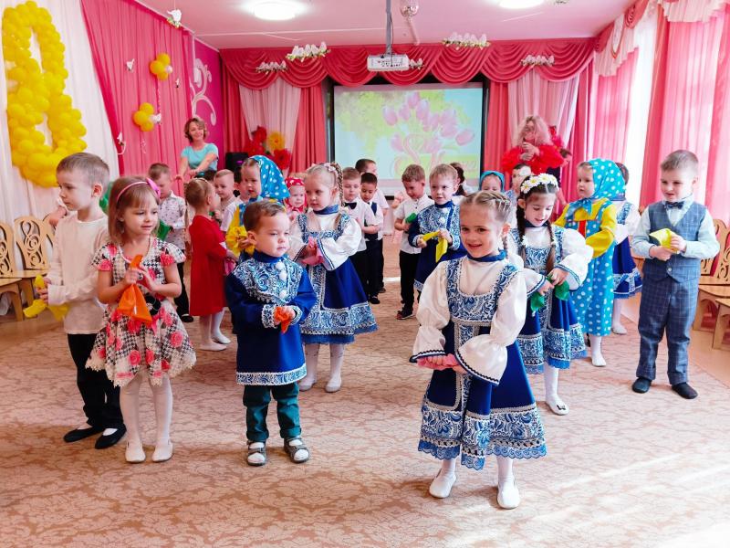 Праздник к 8 марта в группе № 9