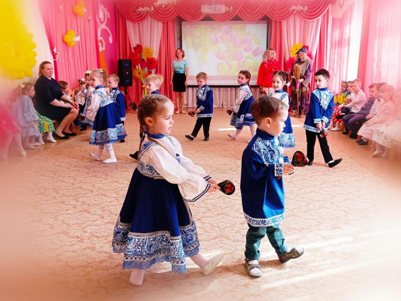 Праздник к 8 марта в группе № 9