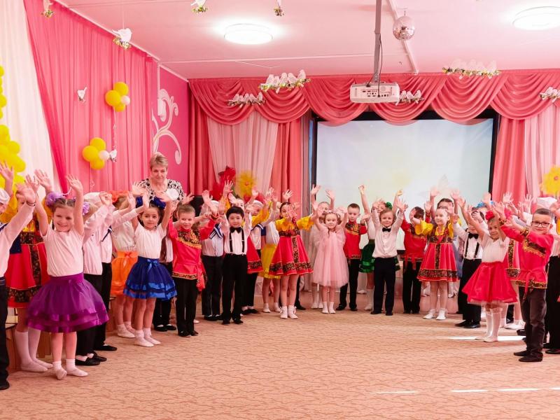 Праздник к 8 марта в группе № 7