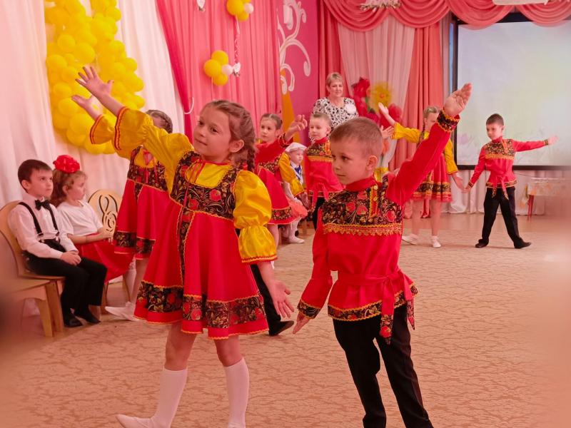 Праздник к 8 марта в группе № 7